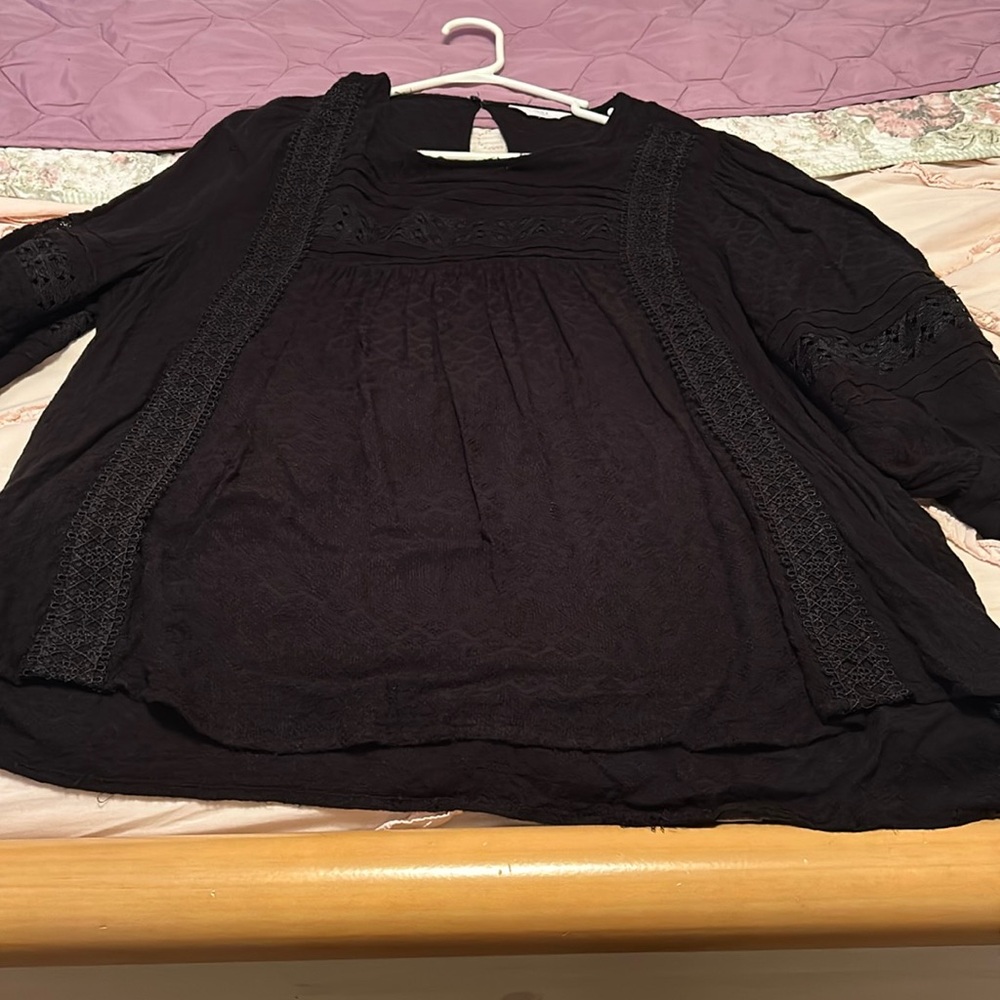 Size XL 3/4 sleeve black blouse with lace detail & keyhole back detail